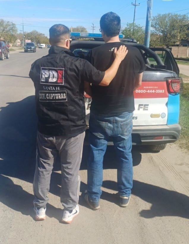 Procedimiento policial por el que fue detenido en Santa Fe un hombre buscado por una estafa en La Rioja
