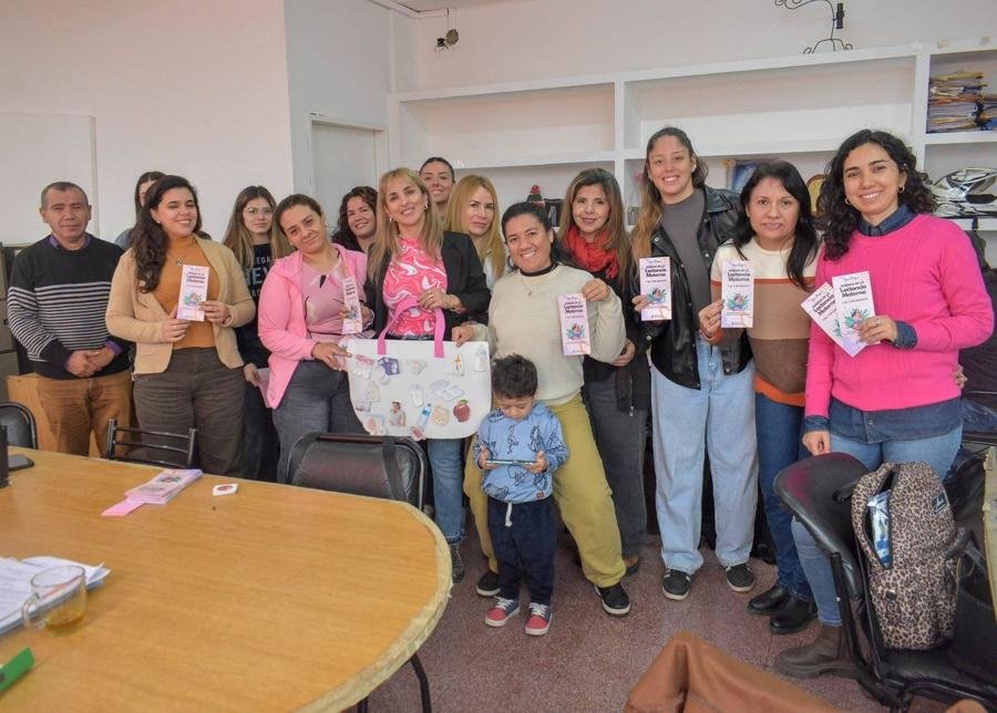 Personal del Ministerio de Desarrollo e Inclusión Social en la jornada por la Semana de la Lactancia Materna