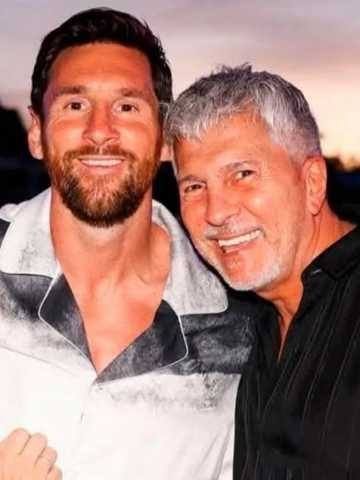 Lionel Messi junto a su padre Jorge Horacio Messi