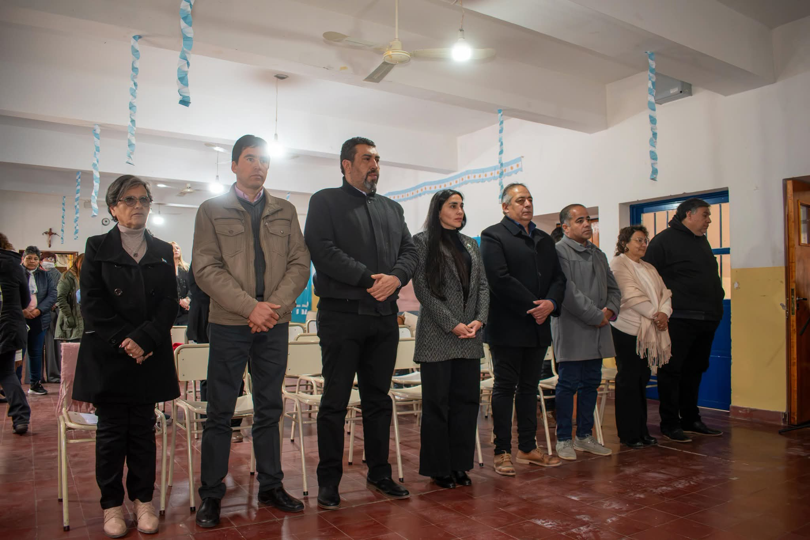 Autoridades municipales y educativas presentes en el acto por el 176° aniversario del Paso a la Inmortalidad del General San Martín, en Castro Barros