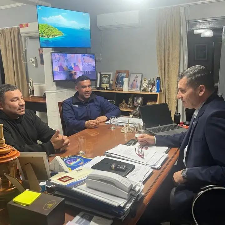 El intendente de Sanagasta, Luis A. Flores, junto al jefe de la Policía de La Rioja, René Omar Molina